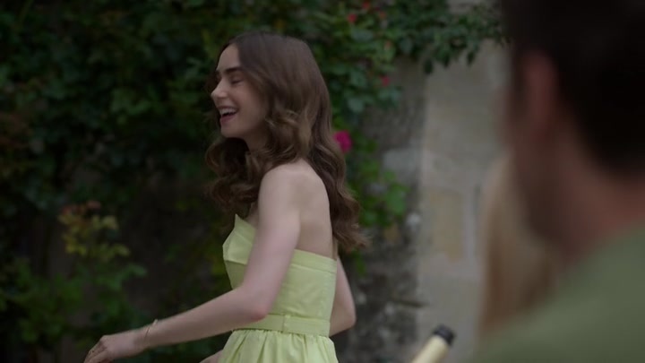 Emily_in_Paris_S02E08_WEBRip_x264-ION10_2015.jpg