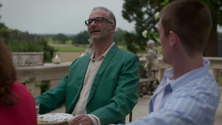 Emily_in_Paris_S02E08_WEBRip_x264-ION10_2022.jpg