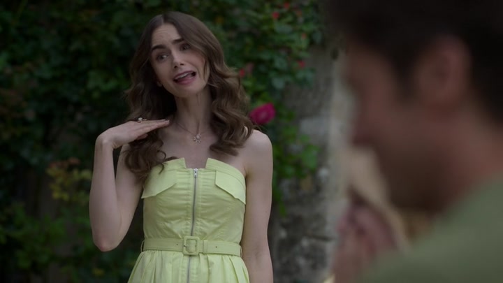 Emily_in_Paris_S02E08_WEBRip_x264-ION10_2034.jpg