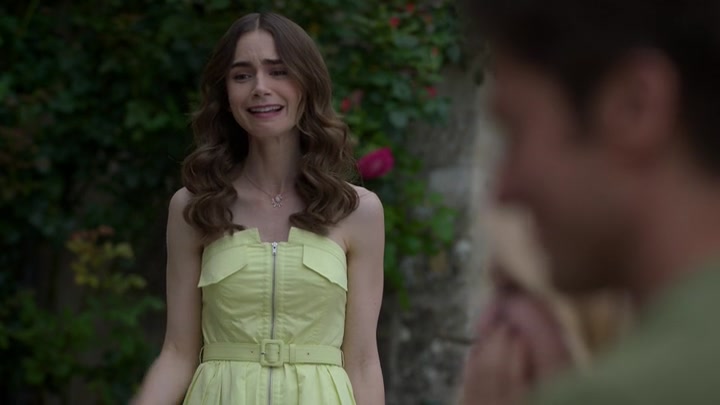Emily_in_Paris_S02E08_WEBRip_x264-ION10_2035.jpg