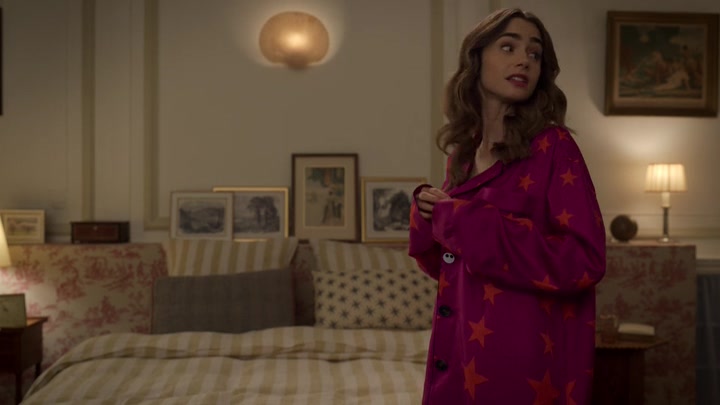 Emily_in_Paris_S02E08_WEBRip_x264-ION10_2047.jpg