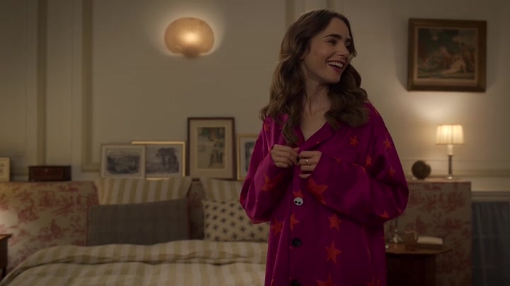 Emily_in_Paris_S02E08_WEBRip_x264-ION10_2051.jpg