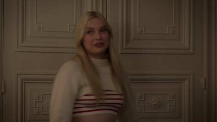 Emily_in_Paris_S02E08_WEBRip_x264-ION10_2052.jpg