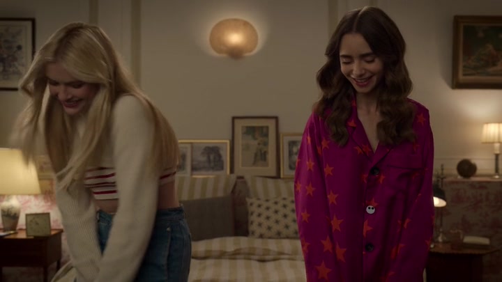 Emily_in_Paris_S02E08_WEBRip_x264-ION10_2058.jpg