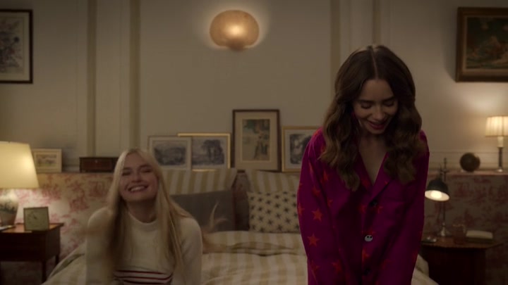 Emily_in_Paris_S02E08_WEBRip_x264-ION10_2059.jpg