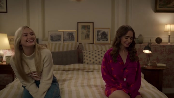 Emily_in_Paris_S02E08_WEBRip_x264-ION10_2061.jpg