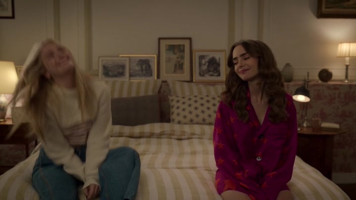 Emily_in_Paris_S02E08_WEBRip_x264-ION10_2062.jpg