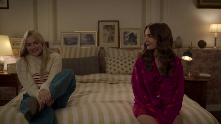 Emily_in_Paris_S02E08_WEBRip_x264-ION10_2064.jpg