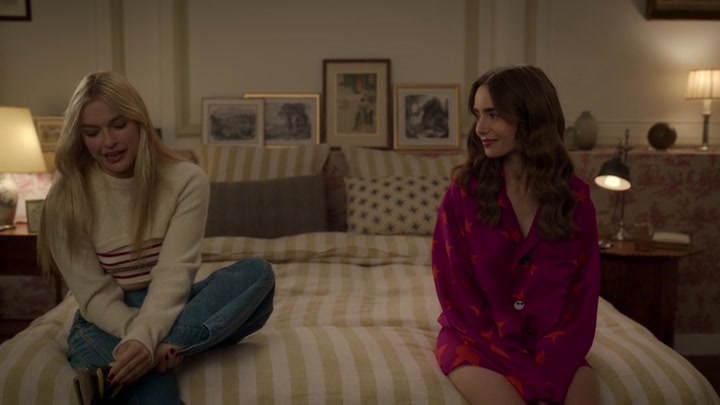 Emily_in_Paris_S02E08_WEBRip_x264-ION10_2067.jpg