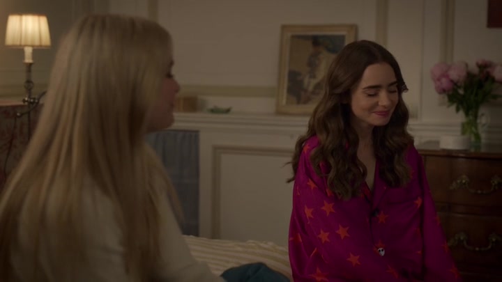 Emily_in_Paris_S02E08_WEBRip_x264-ION10_2074.jpg