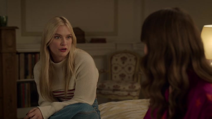Emily_in_Paris_S02E08_WEBRip_x264-ION10_2078.jpg