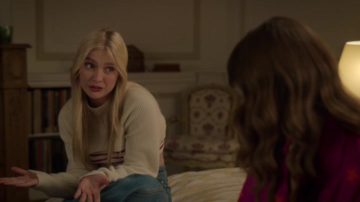 Emily_in_Paris_S02E08_WEBRip_x264-ION10_2083.jpg