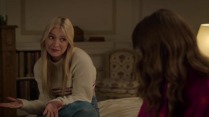 Emily_in_Paris_S02E08_WEBRip_x264-ION10_2084.jpg