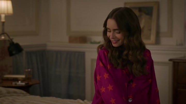 Emily_in_Paris_S02E08_WEBRip_x264-ION10_2086.jpg