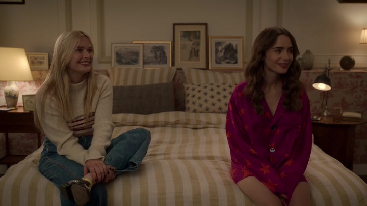 Emily_in_Paris_S02E08_WEBRip_x264-ION10_2097.jpg