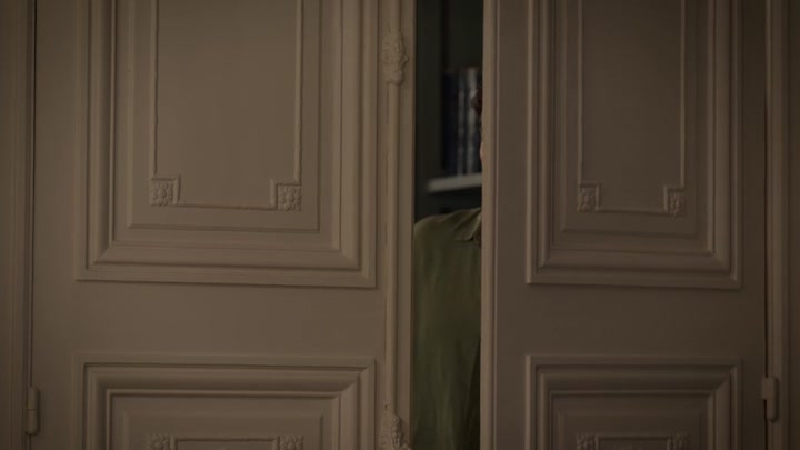 Emily_in_Paris_S02E08_WEBRip_x264-ION10_2100.jpg