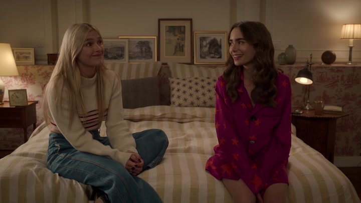 Emily_in_Paris_S02E08_WEBRip_x264-ION10_2111.jpg