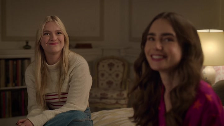 Emily_in_Paris_S02E08_WEBRip_x264-ION10_2115.jpg