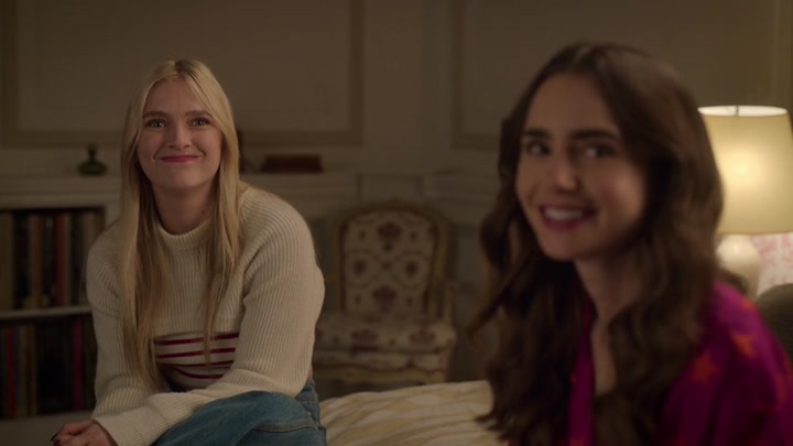 Emily_in_Paris_S02E08_WEBRip_x264-ION10_2116.jpg