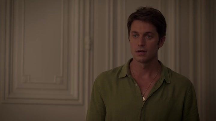 Emily_in_Paris_S02E08_WEBRip_x264-ION10_2124.jpg