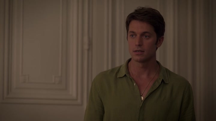 Emily_in_Paris_S02E08_WEBRip_x264-ION10_2125.jpg