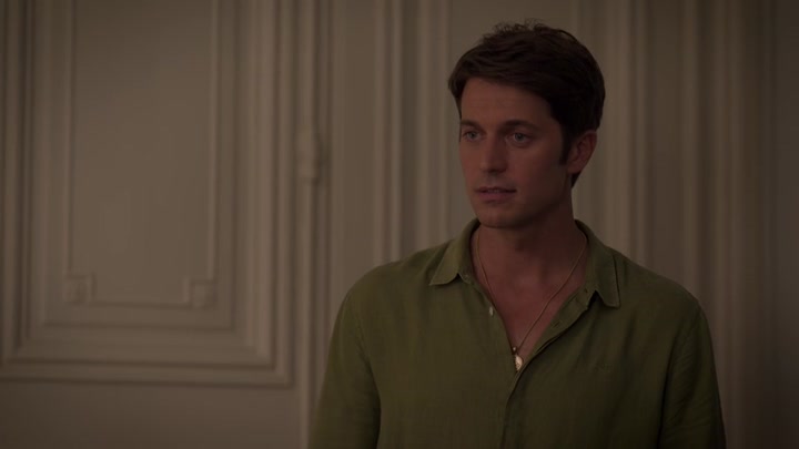 Emily_in_Paris_S02E08_WEBRip_x264-ION10_2128.jpg