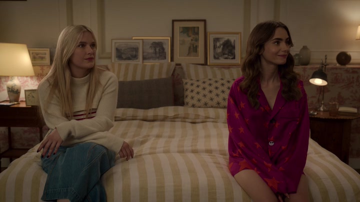 Emily_in_Paris_S02E08_WEBRip_x264-ION10_2129.jpg