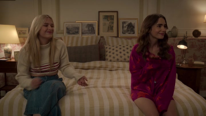 Emily_in_Paris_S02E08_WEBRip_x264-ION10_2131.jpg