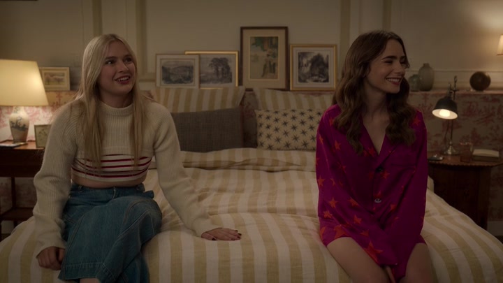Emily_in_Paris_S02E08_WEBRip_x264-ION10_2133.jpg