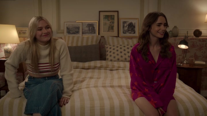 Emily_in_Paris_S02E08_WEBRip_x264-ION10_2134.jpg