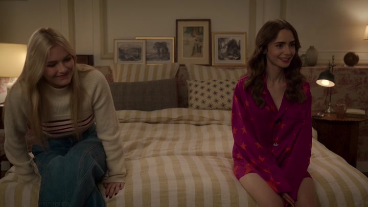 Emily_in_Paris_S02E08_WEBRip_x264-ION10_2135.jpg