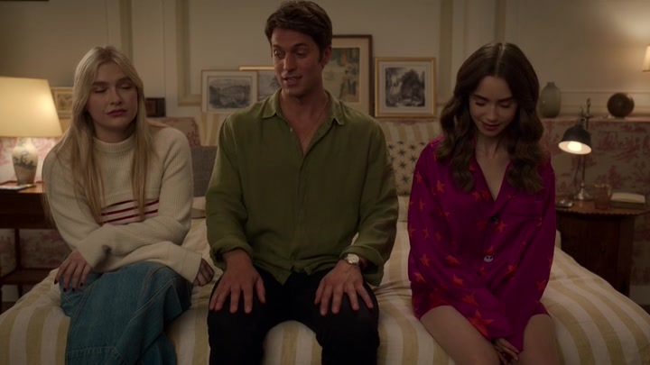 Emily_in_Paris_S02E08_WEBRip_x264-ION10_2143.jpg