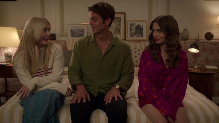 Emily_in_Paris_S02E08_WEBRip_x264-ION10_2144.jpg
