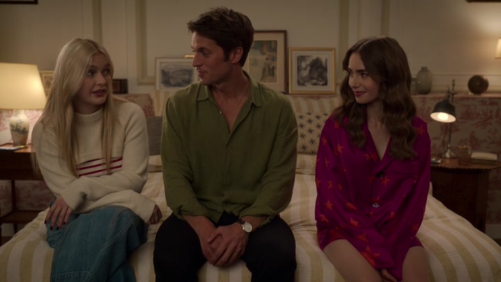 Emily_in_Paris_S02E08_WEBRip_x264-ION10_2148.jpg