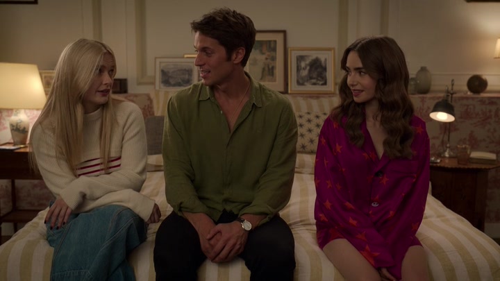 Emily_in_Paris_S02E08_WEBRip_x264-ION10_2149.jpg