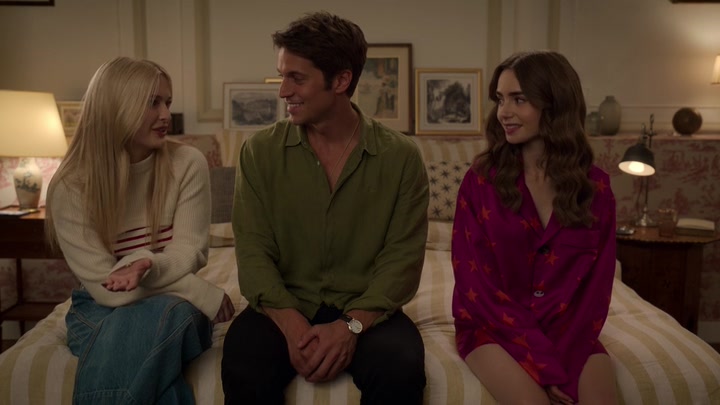 Emily_in_Paris_S02E08_WEBRip_x264-ION10_2151.jpg