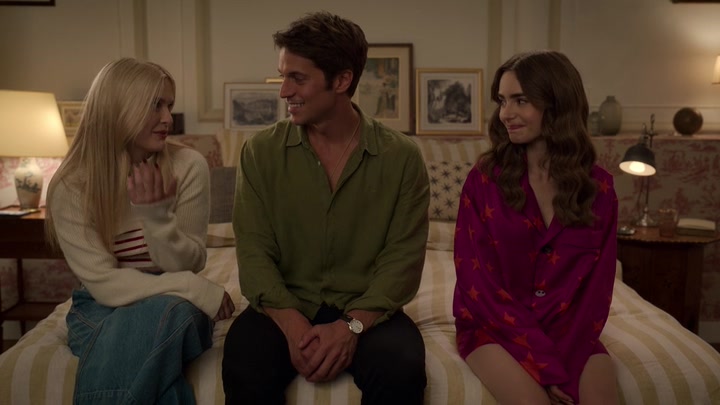 Emily_in_Paris_S02E08_WEBRip_x264-ION10_2152.jpg