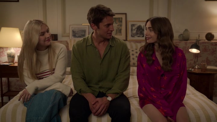 Emily_in_Paris_S02E08_WEBRip_x264-ION10_2156.jpg