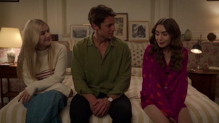 Emily_in_Paris_S02E08_WEBRip_x264-ION10_2157.jpg