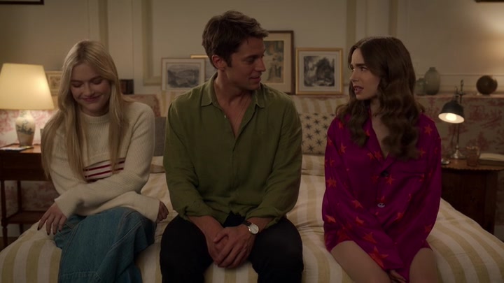 Emily_in_Paris_S02E08_WEBRip_x264-ION10_2159.jpg