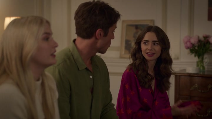Emily_in_Paris_S02E08_WEBRip_x264-ION10_2163.jpg
