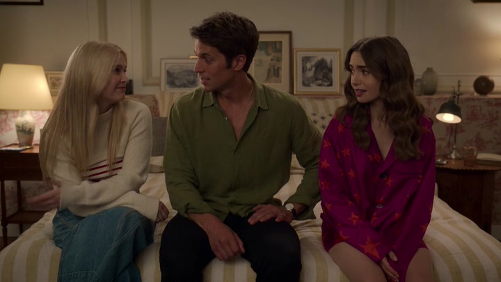 Emily_in_Paris_S02E08_WEBRip_x264-ION10_2168.jpg