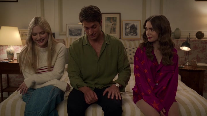 Emily_in_Paris_S02E08_WEBRip_x264-ION10_2171.jpg