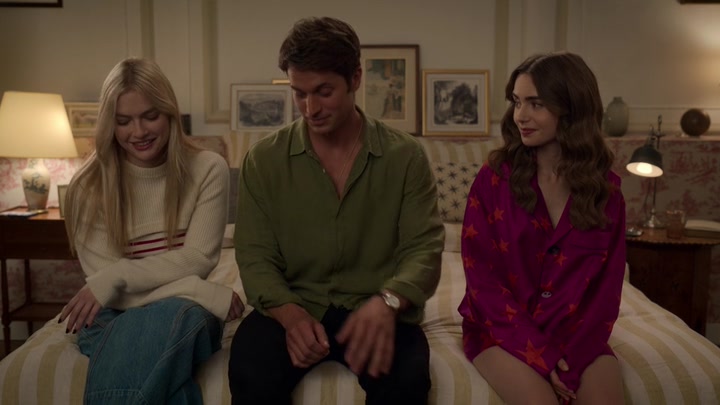 Emily_in_Paris_S02E08_WEBRip_x264-ION10_2172.jpg