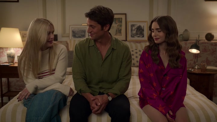 Emily_in_Paris_S02E08_WEBRip_x264-ION10_2174.jpg