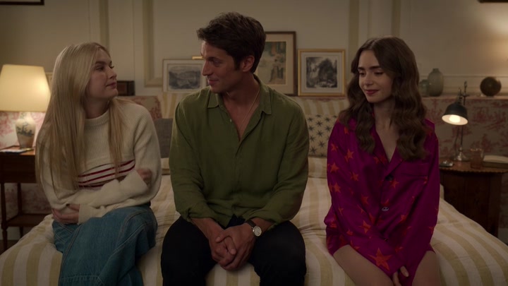 Emily_in_Paris_S02E08_WEBRip_x264-ION10_2179.jpg