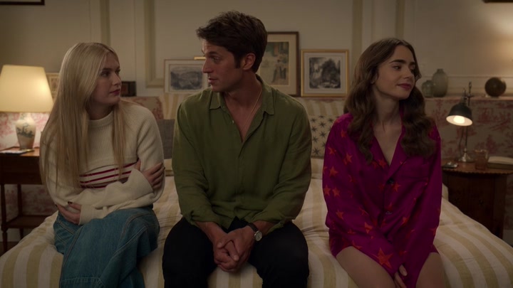 Emily_in_Paris_S02E08_WEBRip_x264-ION10_2189.jpg
