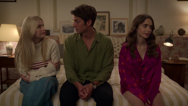 Emily_in_Paris_S02E08_WEBRip_x264-ION10_2191.jpg