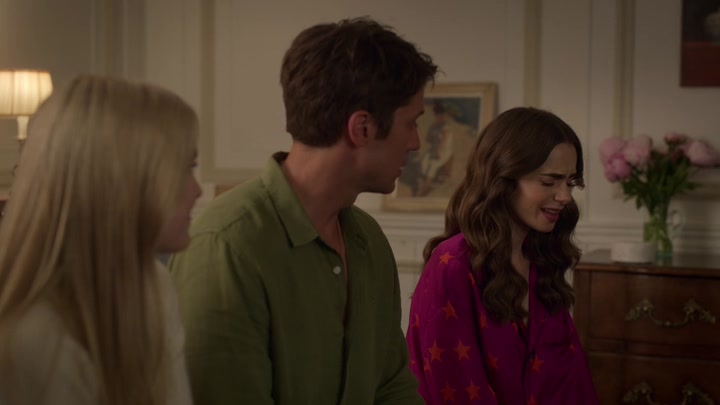 Emily_in_Paris_S02E08_WEBRip_x264-ION10_2227.jpg