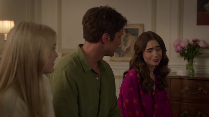 Emily_in_Paris_S02E08_WEBRip_x264-ION10_2228.jpg